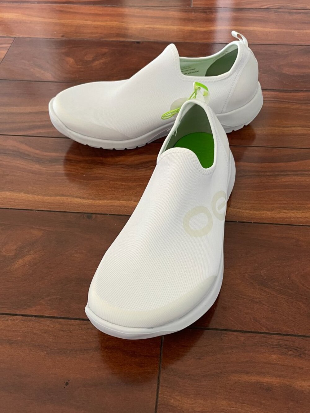 Brand New Women OOFOS Size 10 OOMG SPORT White 100% Style 5075